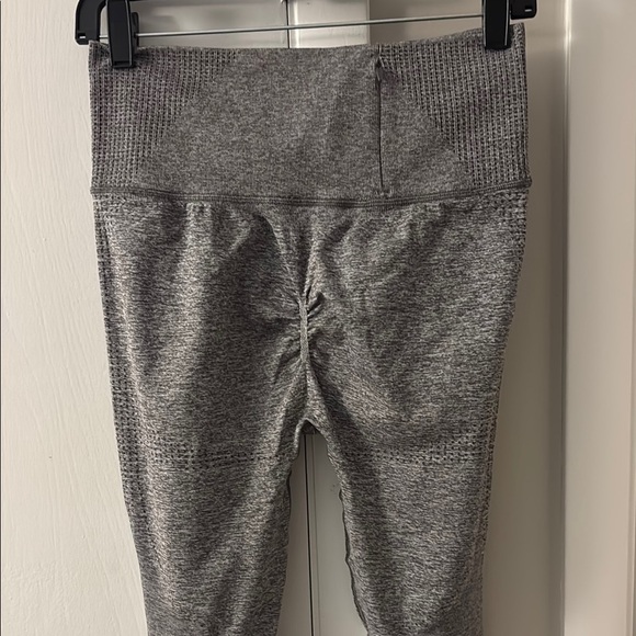 Gymshark women’s  Gray vital Leggings - Picture 4 of 6